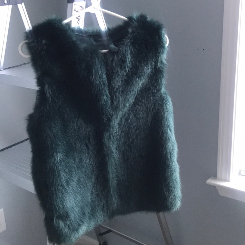 TOPSHOP FAUX GREEN VEST - Picture 2 of 5